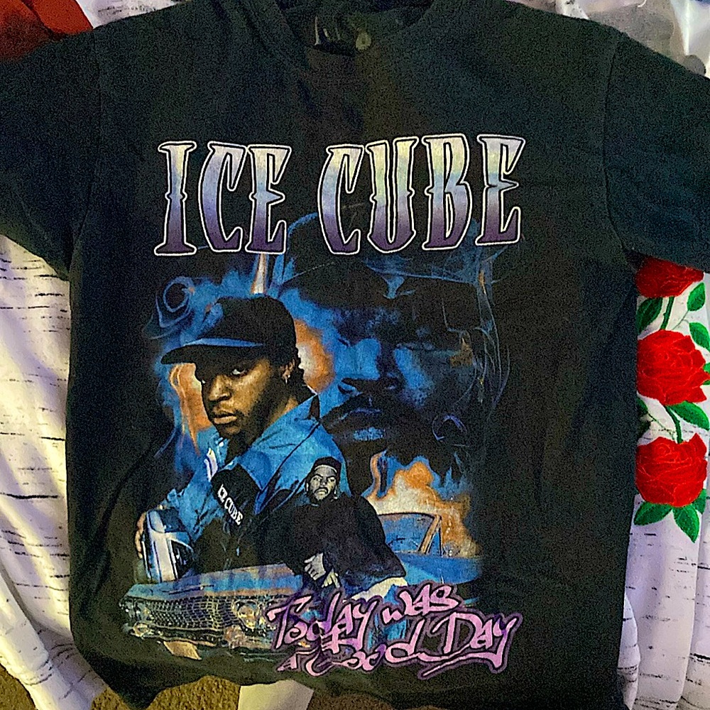 I’m selling this shirt other shirts shorts pants jackets hoodies etc